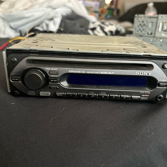SONY CDX-GT06 FM/AM Compact Disc Player 12V Untested Drive S Xplod 100db+ - Picture 1 of 11